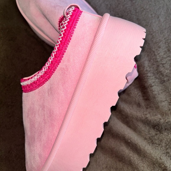 Clogs - Picture 2 of 3